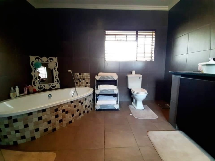 4 Bedroom Property for Sale in Vaalpark Free State
